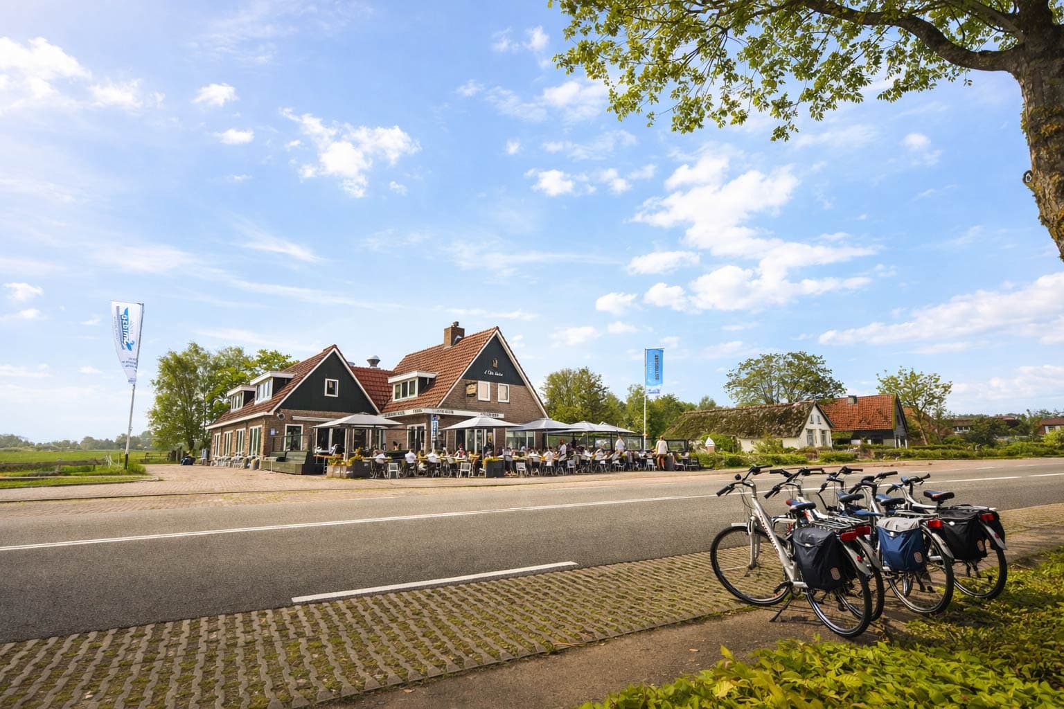 Vooraanzicht van d'Olde Smidse aan de Beulakerweg in Giethoorn