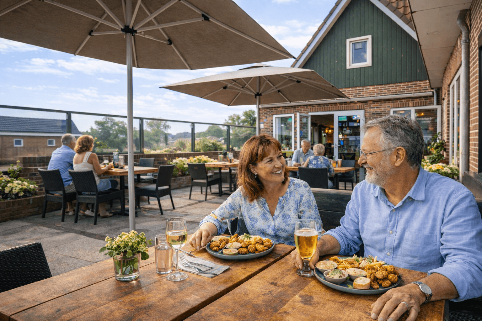 Het terras van d'Olde Smidse in de zomer